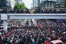 ဆန္ဒပြသူများကို ဟန့်တားရန် အာဏာသိမ်းအစိုးရ ကြေညာ
